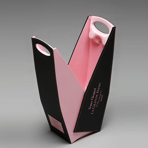 Poignée en mousse thermocomprimée avec aimant