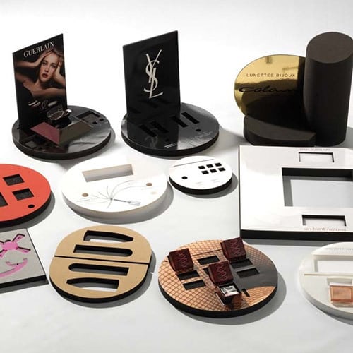 Fabrication de présentoirs en mousse découpée